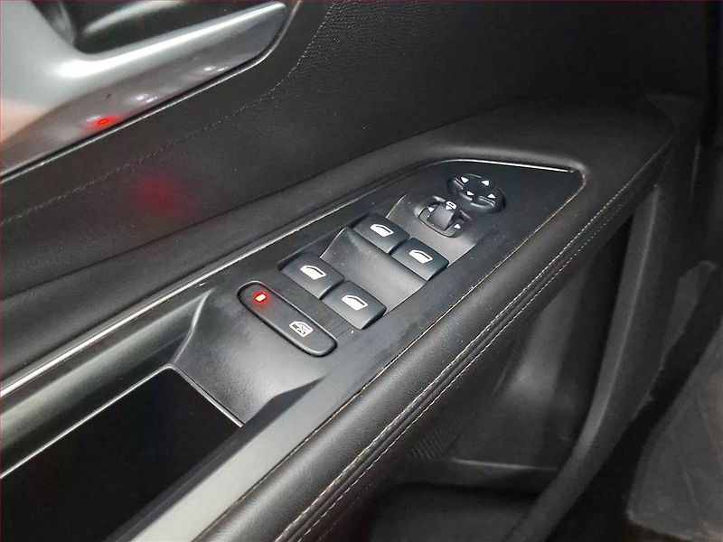 Peugeot 5008 (2017) 1.6 BlueHDi, 7 míst - fotka 18 z 19