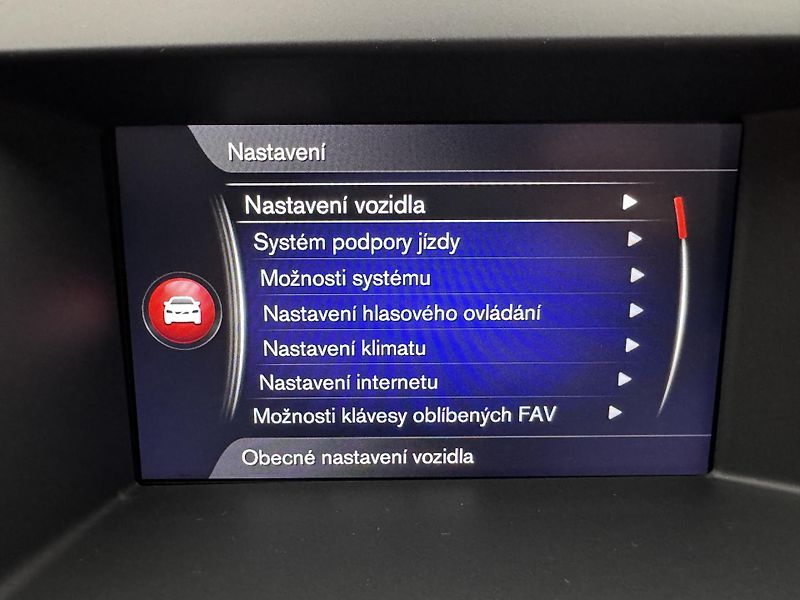 Volvo XC60 D4 R-DESIGN AUT - fotka 42 z 46