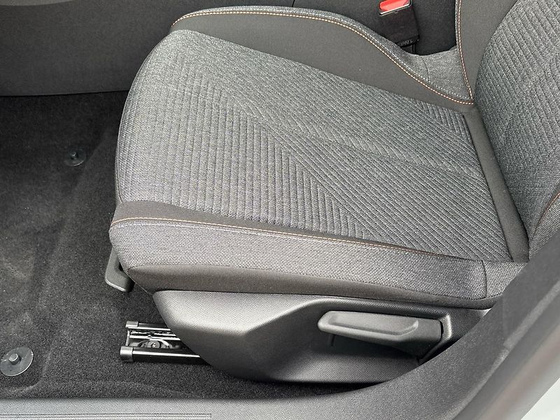 Peugeot 308 (2025) SW STYLE Hybrid e-DCS6 - fotka 28 z 43
