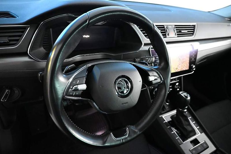 Škoda Superb (2023) 2.0 DSG Matrix LED STYLE ACC V - fotka 13 z 36