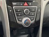 Hyundai i30 (2013) 1.4 CVVT, AC, park.čidla - náhled 13