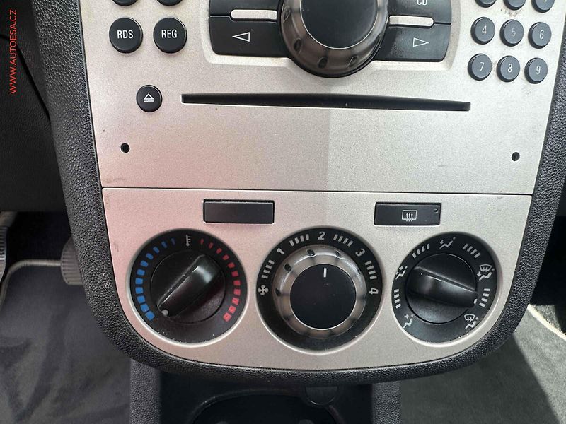 Opel Corsa (2007) 1.3CDi, 1.maj,ČR - fotka 13 z 15