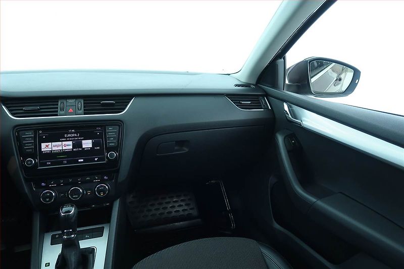 Škoda Octavia (2016) 1.6 TDI, Automat, Navi, Xenony - fotka 8 z 25
