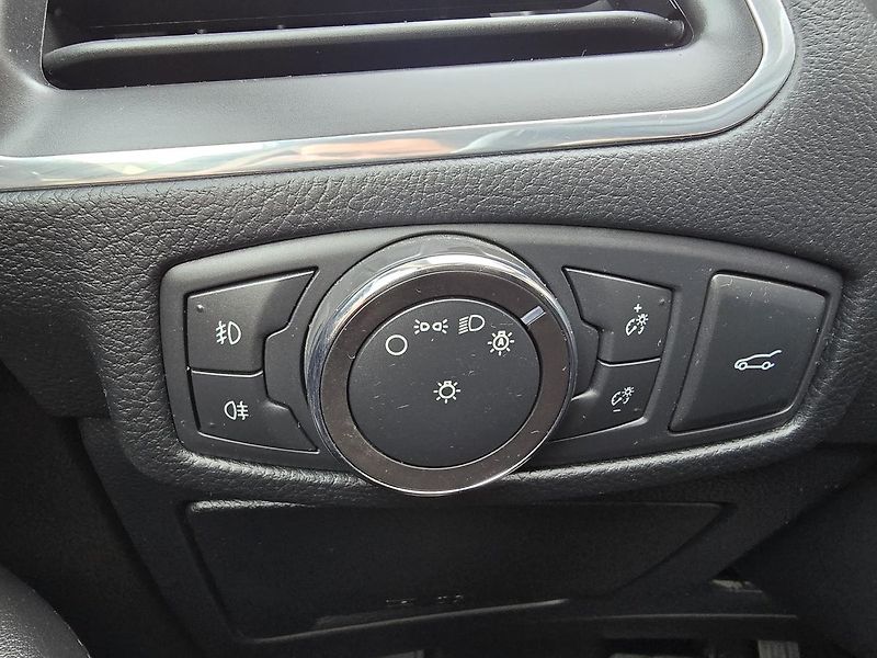 Ford S-MAX TITANIUM 2.0 132kW LED + NAVI - fotka 34 z 42