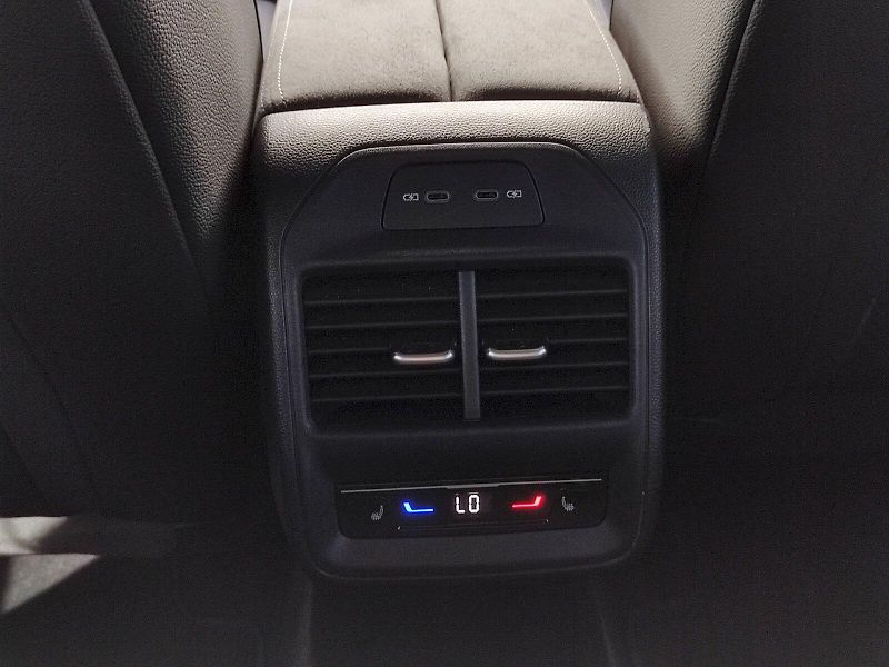 Škoda Superb (2025) iV SportLine 1,5 Tsi 150 Kw DS - fotka 35 z 47