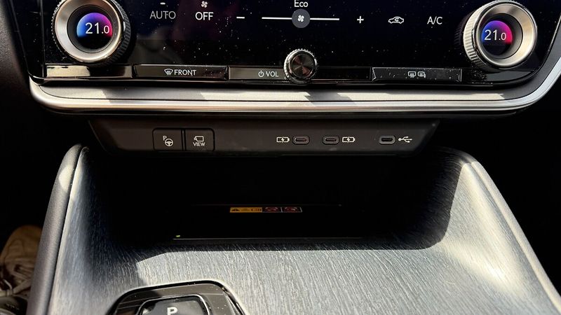 Lexus RZ 450e 450e LUXURY DIRECT4 - fotka 10 z 28