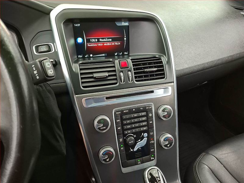 Volvo XC60 (2016) D4, Automat, Kůže, Navi - fotka 12 z 20