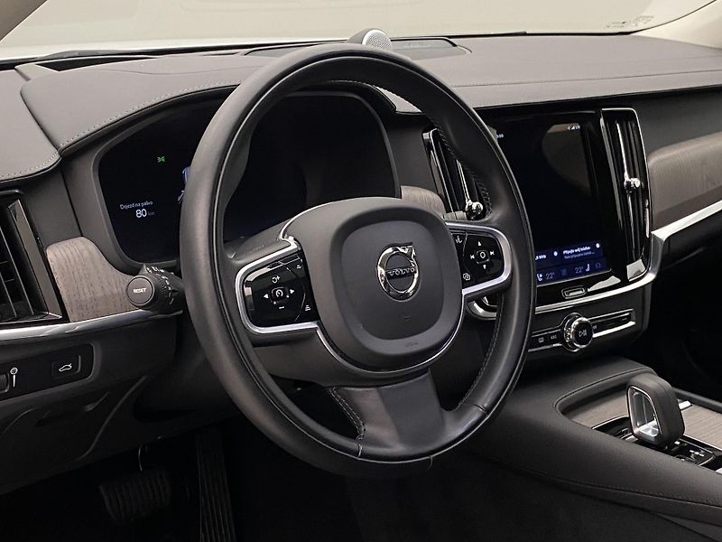 Volvo V90 CC B4 AWD MOMENTUM AUT - fotka 19 z 65