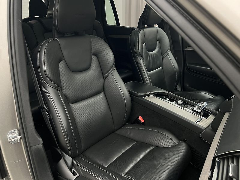 Volvo XC90 B5 AWD INSCRIPTION 7 MÍST - fotka 21 z 49