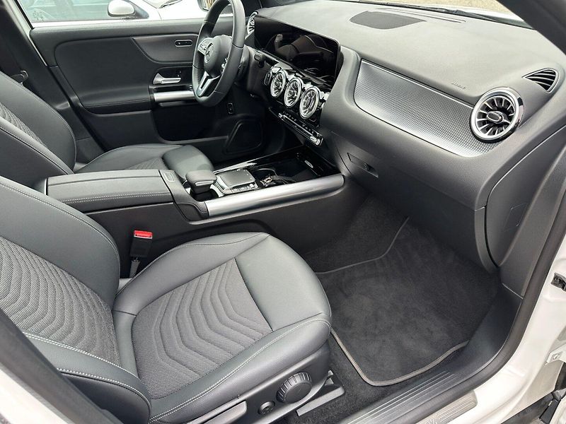 Mercedes-Benz EQA (2023) 250 69,7 kWh - fotka 17 z 29
