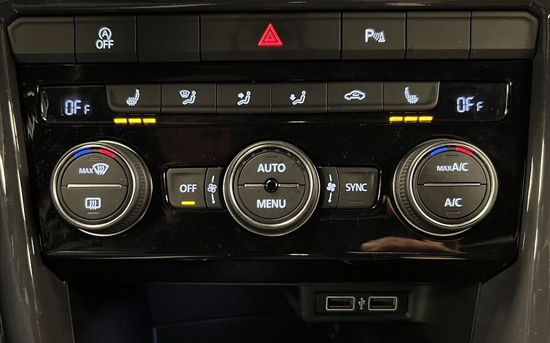 Volkswagen T-Roc Sport 2.0 TSI BMT 4MOTION DSG7 - fotka 7 z 18