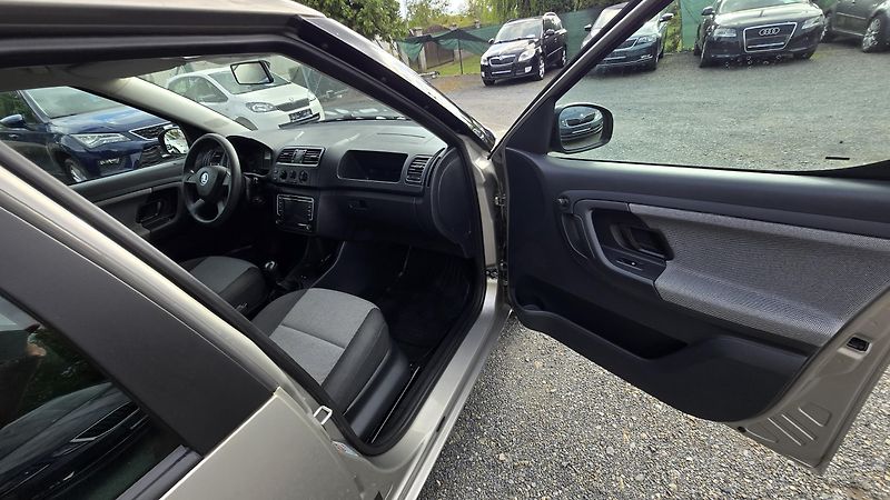 Škoda Roomster 1.4 16V ACTIVE +EDITION 1.MAJ. - fotka 20 z 35