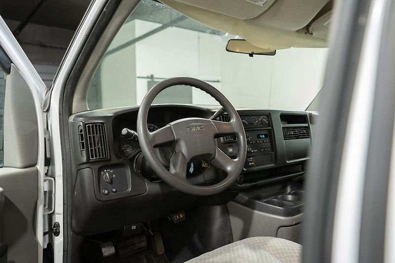 GMC Savana 4.8 V8 Vortec 208 kW - fotka 7 z 32