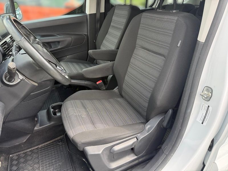 Opel Combo (2022) ELEGANCE+ 1.5CDTI 96kW TAŽNÉ - fotka 7 z 11