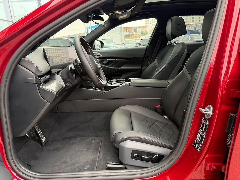 BMW Řada 5 540d xDrive 08/2025 TOP - fotka 14 z 24
