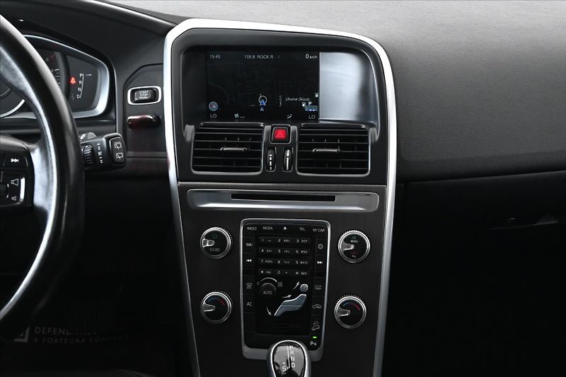 Volvo XC60 2,4 D5 133 kW AT6 AWD Záruka a - fotka 12 z 28