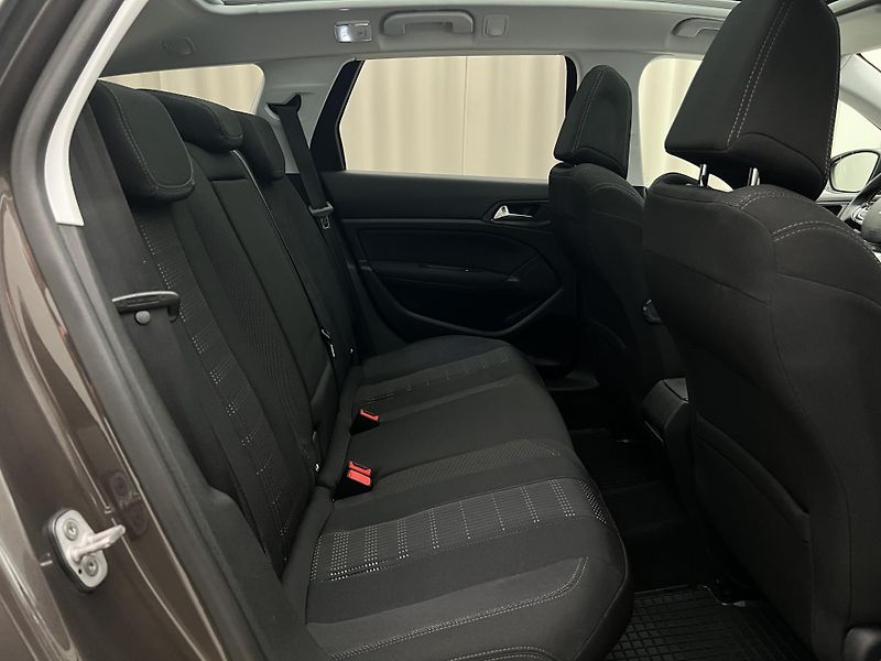 Peugeot 308 1.2 PURETECH ACTIVE 1. maj. - fotka 18 z 39