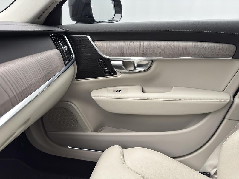Volvo V90 B5 AWD ULTIMATE POLESTAR AUT  - fotka 31 z 49