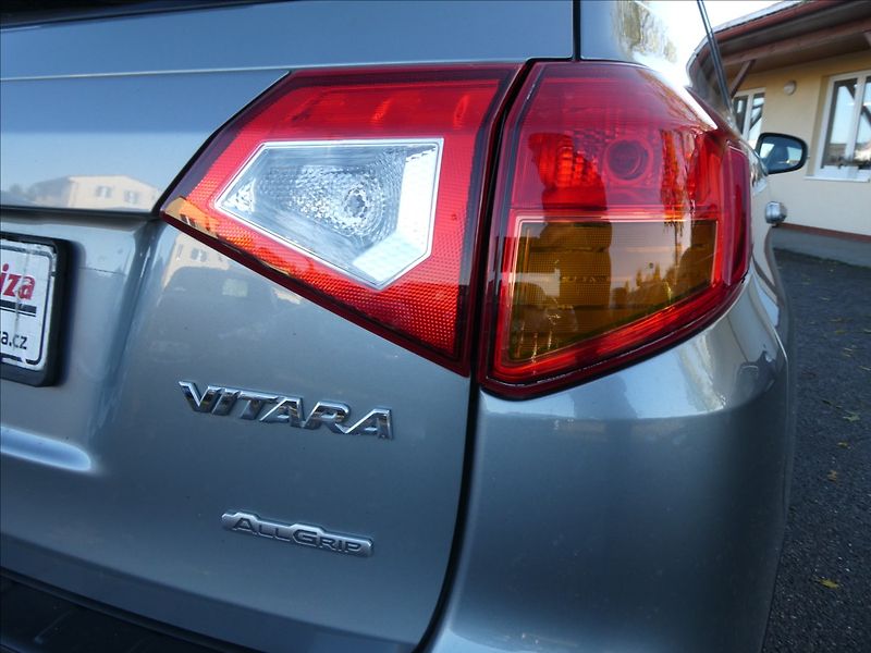 Suzuki Vitara 1,4 BJet 103kW 1.maj,4x4,závěs - fotka 10 z 49