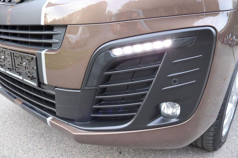Opel Vivaro (2020) 2.0 BlueHDi/CDTi 130 kW - fotka 21 z 57