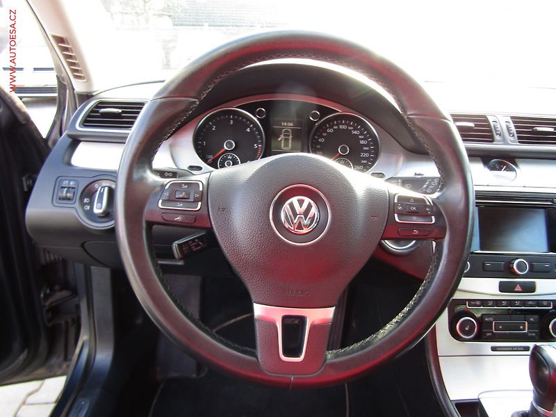 Volkswagen Passat (2012) 2.0 TDi, DSG, kůže, panor. - fotka 19 z 23