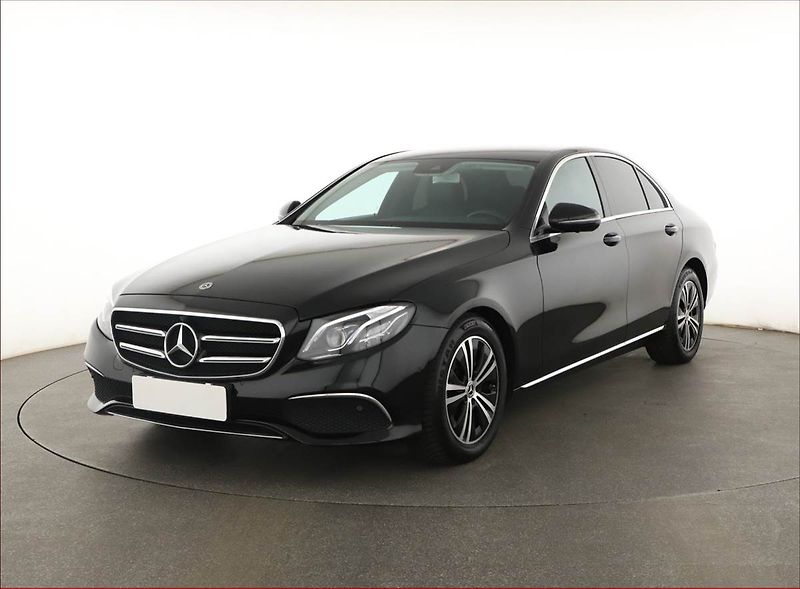 Mercedes-Benz Třídy E (2019) E 200 d - fotka 2 z 21
