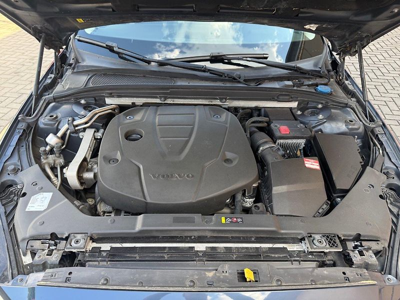 Volvo V60 (2018) D4 Momentum - Automat - 140 kW - fotka 25 z 28
