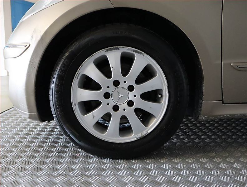 Mercedes-Benz Třídy A (2005) A 170 , Klima, rezervace - fotka 15 z 17