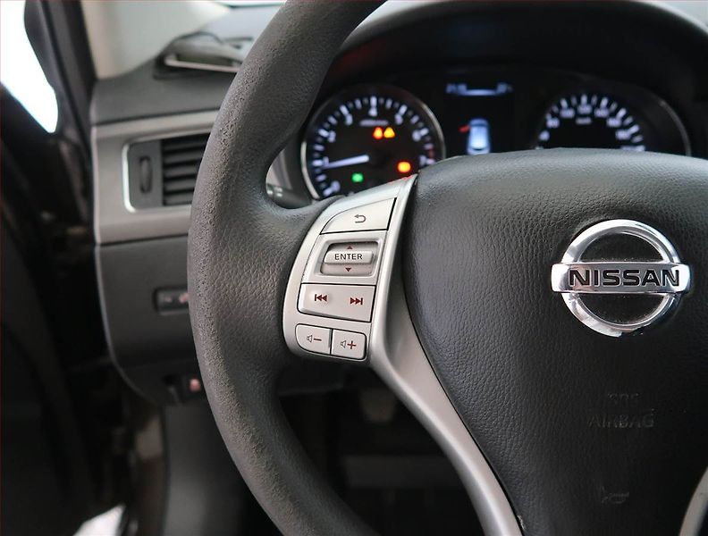 Nissan Pulsar (2015) 1.2 DIG-T, Park. senzory - fotka 16 z 18