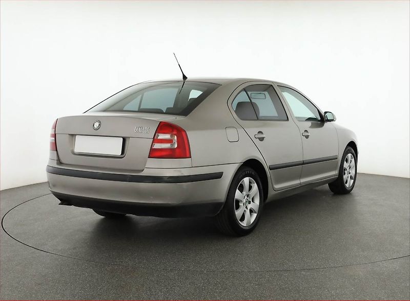 Škoda Octavia (2007) 2.0 TDI, nová STK, udržované - fotka 5 z 12