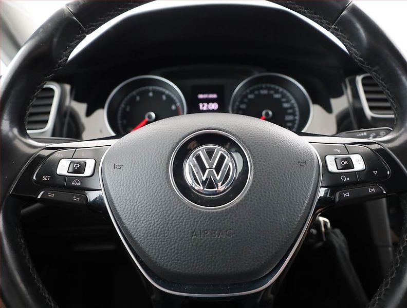 Volkswagen Golf (2015) Highline 1.4 TSI, Automat, ČR - fotka 8 z 17
