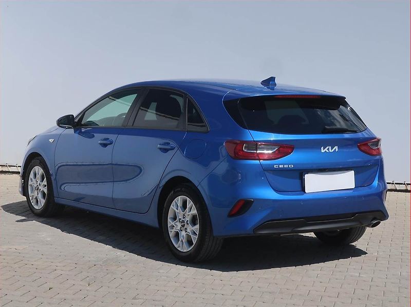 Kia Ceed (2022) Silver 1.0 T-GDI, Serv.kniha - fotka 4 z 17