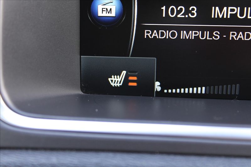 Volvo V40 2,0 D3  R-DESIGN,AUTOMAT - fotka 22 z 36
