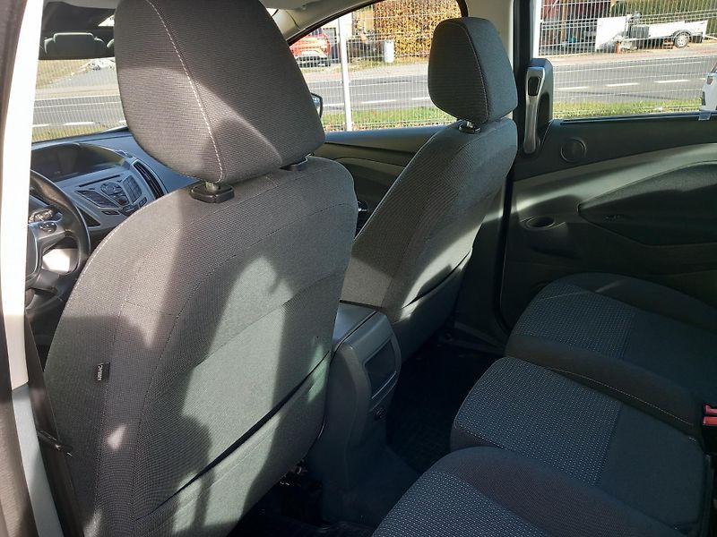 Ford Grand C-MAX (2015) 7 MÍST NAVIGACE POUZE 93t.KM!  - fotka 12 z 40