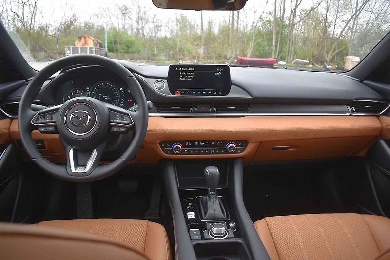 Mazda 6 se v současné generaci vyrábí již přes deset let. Stáří na ní vidět není