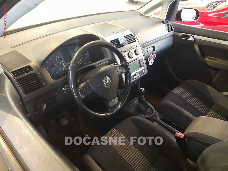Volkswagen Touran (2008) 2.0 - fotka 3 z 3