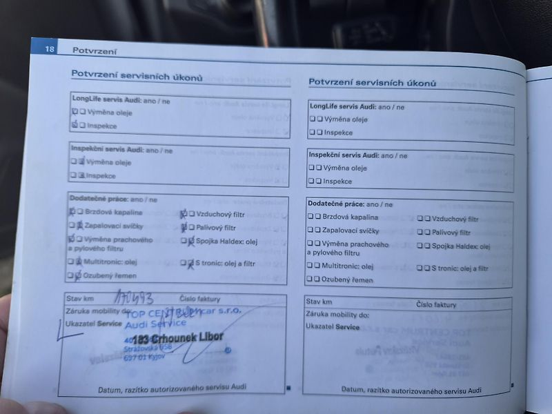 Audi A4 (2010) 2,0 TDI - fotka 19 z 21