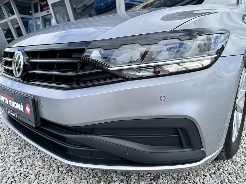 Volkswagen Passat 2,0TDI R-Line Design Navi - fotka 3 z 43
