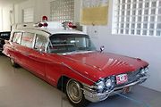 Cadillac Superior Royale Resuer z roku 1962.