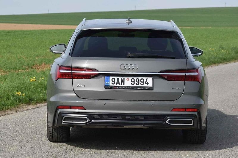 Auto se hodí prakticky na všechny typy silnic