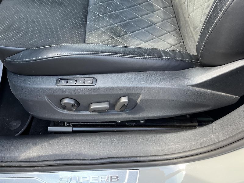 Škoda Superb SPORTLINE 2.0TDI DSG - fotka 19 z 24