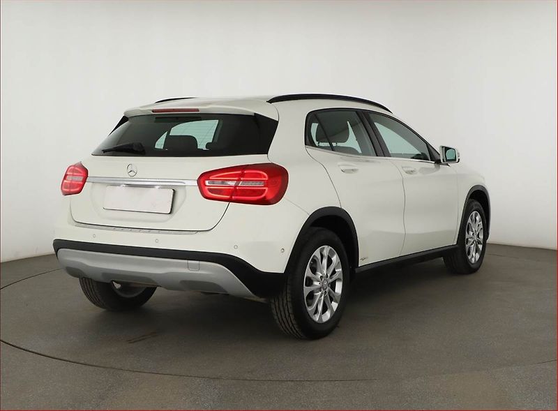 Mercedes-Benz GLA (2016) 200 CDI 4MATIC - fotka 5 z 17