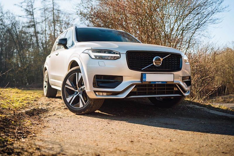Volvo XC90 (2022) B5 AWD - fotka 2 z 28
