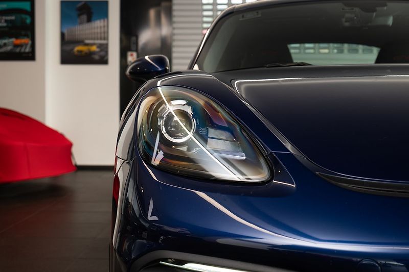 Porsche Cayman 718 GT4 BOSE/Alcantara/Manuál - fotka 17 z 18