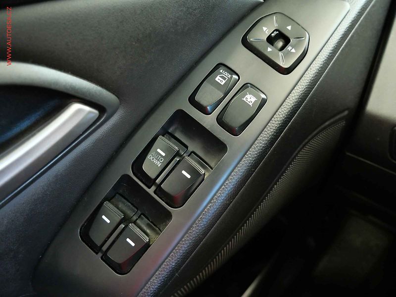 Hyundai ix35 (2010) 2.0 i, ČR, Klima - fotka 14 z 20