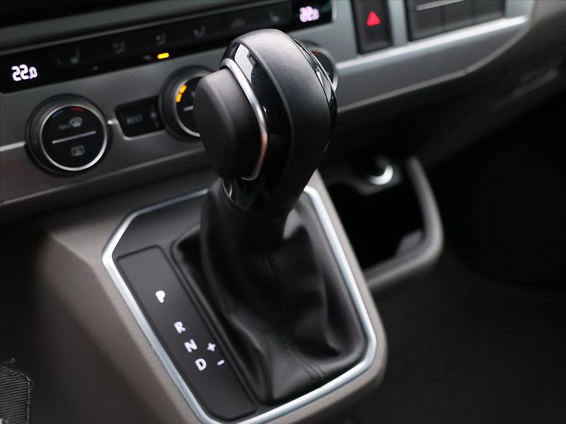 Volkswagen Caravelle 2,0 TDI 150kW DSG Long LED DPH - fotka 26 z 36