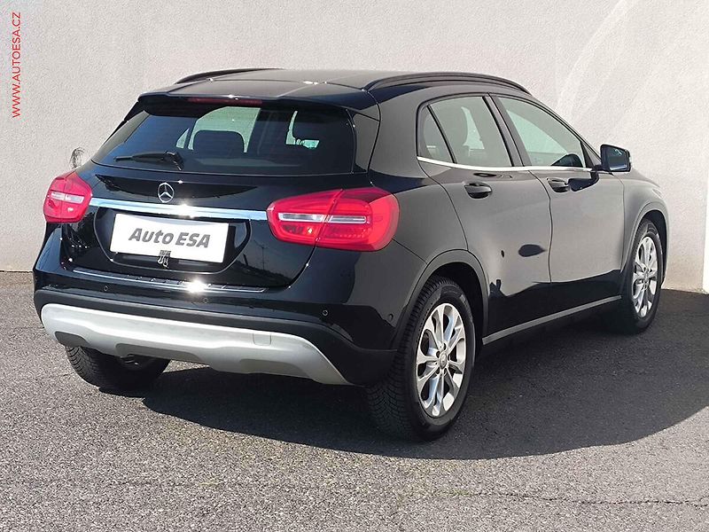 Mercedes-Benz GLA (2016) 2.2CDi 200d 4Matic, ČR - fotka 4 z 24