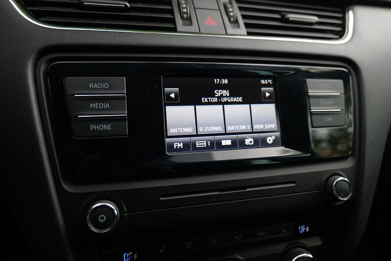 Škoda Octavia 2.0 TDI 135 kW RS Tažné - fotka 29 z 36