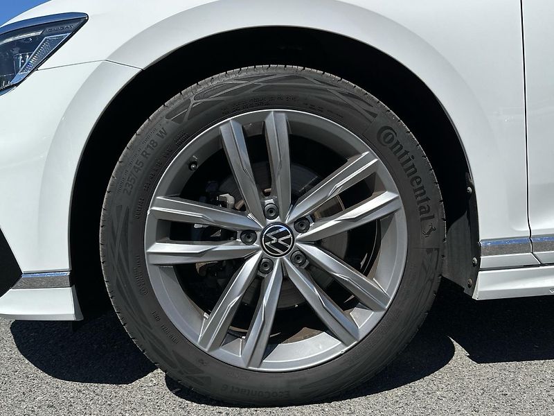 Volkswagen Passat 2,0 TDI / 147 kW 4Mot. R-line - fotka 10 z 26