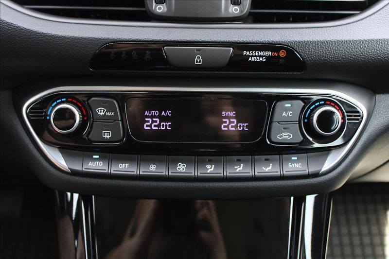 Hyundai i30 1,5 CVVT  ČR,1MAJ,STYLE,ZÁRUKA - fotka 18 z 35